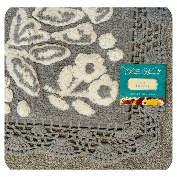 NWT Pioneer Woman Mazie Two-Color Floral Crochet Soft Silver Bath Rug 20"x32" - Picture 3 of 6